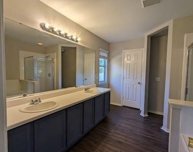 1207 Heritage Hill Cv - Photo Thumbnail 8