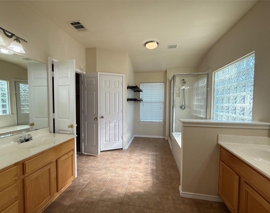 3403 Rod Carew Dr - Photo Thumbnail 8