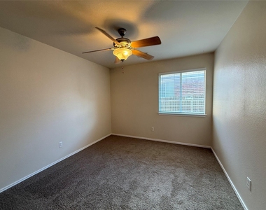 3403 Rod Carew Dr - Photo Thumbnail 10