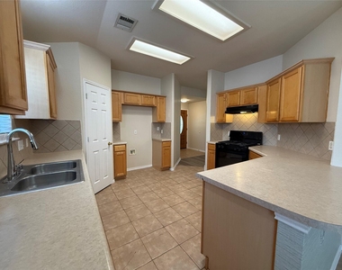 3403 Rod Carew Dr - Photo Thumbnail 4