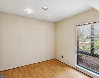 6005 Majors Lane - Photo Thumbnail 8
