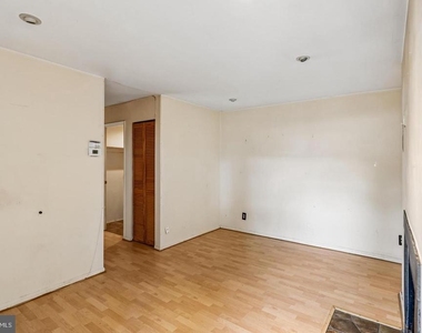 6005 Majors Lane - Photo Thumbnail 7