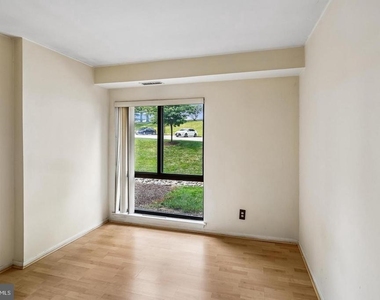 6005 Majors Lane - Photo Thumbnail 16