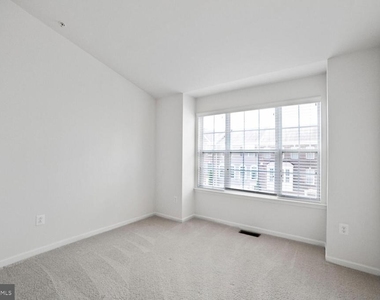 7872 River Rock Way - Photo Thumbnail 5