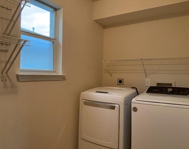 3590 Rock Shelf Ln - Photo Thumbnail 12