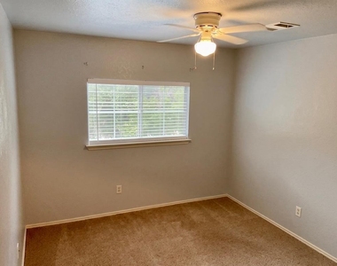 3590 Rock Shelf Ln - Photo Thumbnail 20