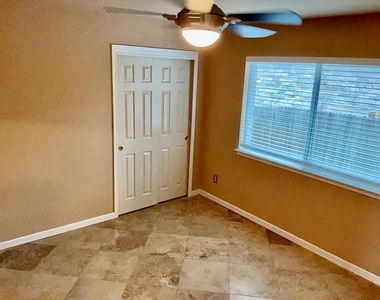 3590 Rock Shelf Ln - Photo Thumbnail 3