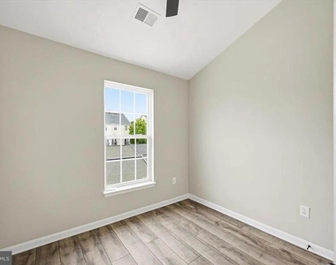 3706 Singleton Terrace - Photo Thumbnail 17