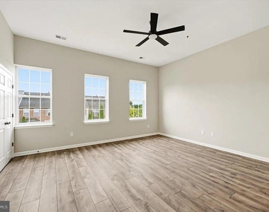 3706 Singleton Terrace - Photo Thumbnail 9