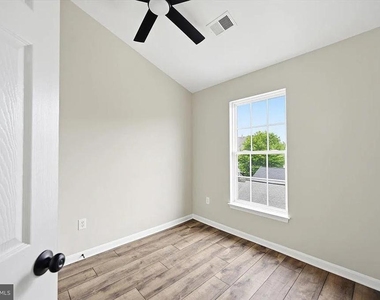 3706 Singleton Terrace - Photo Thumbnail 19