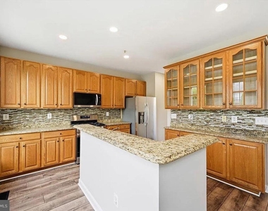 3706 Singleton Terrace - Photo Thumbnail 4