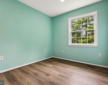 6914 Alex Court - Photo Thumbnail 15