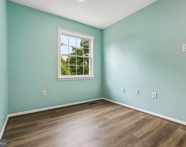 6914 Alex Court - Photo Thumbnail 16