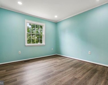6914 Alex Court - Photo Thumbnail 20