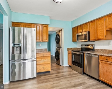 6914 Alex Court - Photo Thumbnail 2