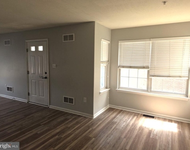 240 Mike Drive - Photo Thumbnail 3