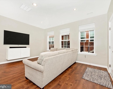 9374 Seney Ln - Photo Thumbnail 4