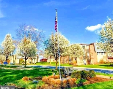 3 Stonehenge Circle - Photo Thumbnail 4
