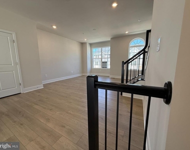 7815 Barrensdale Road - Photo Thumbnail 4