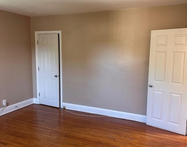 3034 Pinewood Avenue - Photo Thumbnail 10