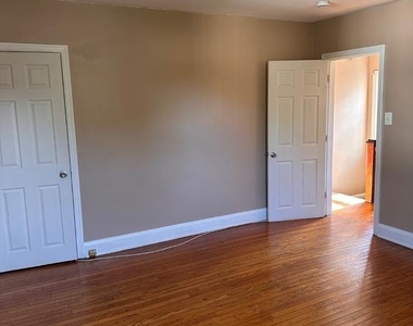 3034 Pinewood Avenue - Photo Thumbnail 11
