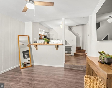 308 S Castle Street - Photo Thumbnail 6