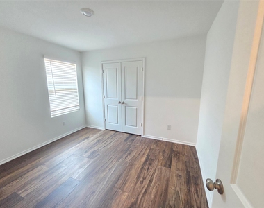 3305 Dusted Daisey St - Photo Thumbnail 5