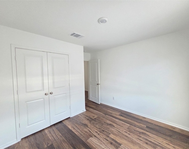 3305 Dusted Daisey St - Photo Thumbnail 4