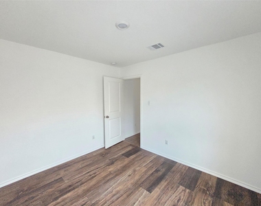 3305 Dusted Daisey St - Photo Thumbnail 6