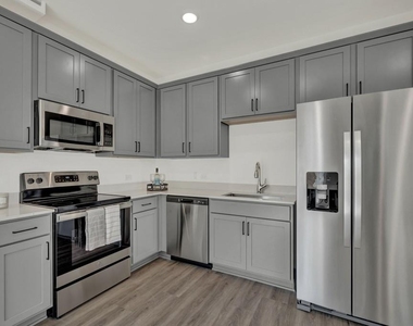 104 Creekside Trl - Photo Thumbnail 17
