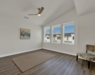 104 Creekside Trl - Photo Thumbnail 20