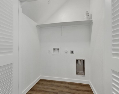 104 Creekside Trl - Photo Thumbnail 5