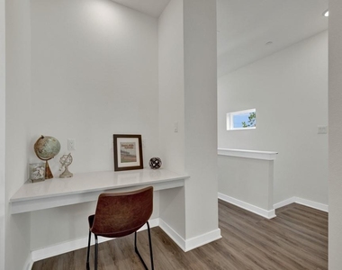 104 Creekside Trl - Photo Thumbnail 19
