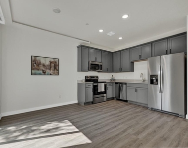 104 Creekside Trl - Photo Thumbnail 16