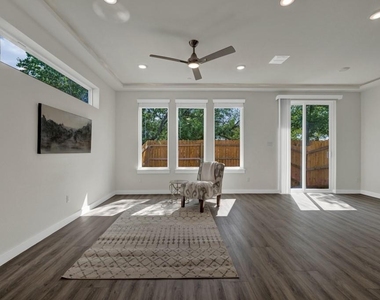 104 Creekside Trl - Photo Thumbnail 7