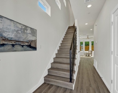 104 Creekside Trl - Photo Thumbnail 1