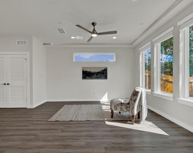 104 Creekside Trl - Photo Thumbnail 6