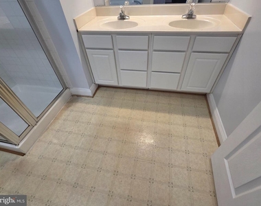 2749 Middle Neck Road - Photo Thumbnail 9