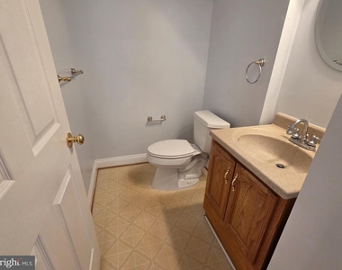 2749 Middle Neck Road - Photo Thumbnail 8