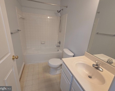 2749 Middle Neck Road - Photo Thumbnail 10
