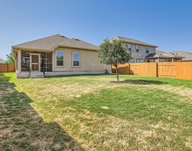 113 Lily Turf Cv - Photo Thumbnail 27
