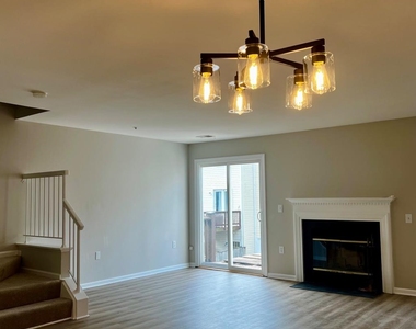 2457 Nantucket Drive - Photo Thumbnail 7
