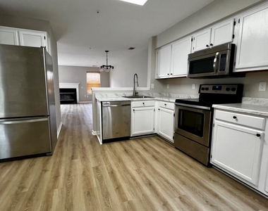 2457 Nantucket Drive - Photo Thumbnail 4