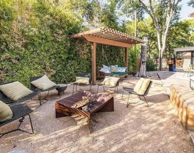 6102 Cherrylawn Cir - Photo Thumbnail 1