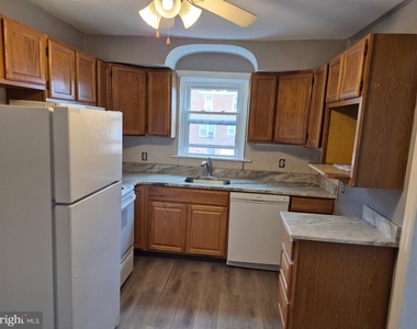 309 W 38th Street - Photo Thumbnail 5