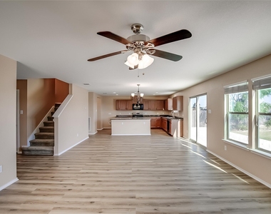518 Carrington St - Photo Thumbnail 9