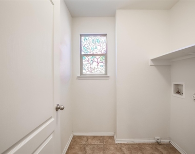 518 Carrington St - Photo Thumbnail 24