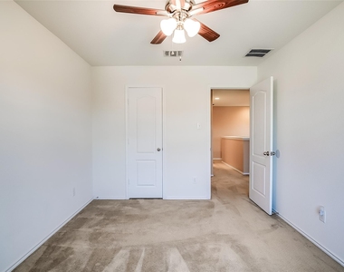 518 Carrington St - Photo Thumbnail 21