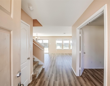 518 Carrington St - Photo Thumbnail 3