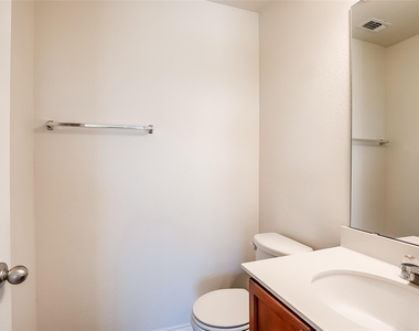 518 Carrington St - Photo Thumbnail 15